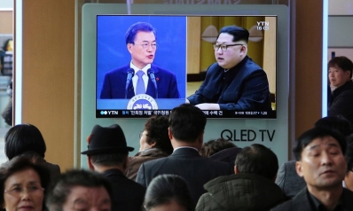Kim, Moon seek to control optics at their historic summit