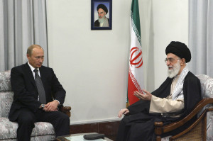 Iran's Supreme Leader Ayatollah Ali Khamenei (R) speaks with Russia's President Vladimir Putin during an official meeting in Tehran October 16, 2007. REUTERS/Stringer (IRAN) - RTR1UZK1