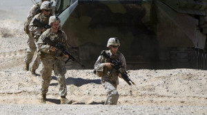 U.S. Marines from Fox Company, 2nd Battalion 1st Marines, 13th Marine Expeditionary Unit clear ahead of an Amphibious Assault Vehicle (AAV) during a non-live fire Military Operations in Urban Terrain (MOUT) training at US Marine Corps: Marines Air Ground Combat Center in Twentynine Palms, California September 1, 2015. REUTERS/Mario Anzuoni - RTX1QO08