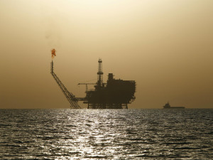 An offshore oil platform is seen at the Bouri Oil Field off the coast of Libya August 3, 2015. Oil prices lurched 5 percent lower on Monday to their lowest since January, taking global benchmark Brent below $50 a barrel as weak factory activity in China deepened a commodity-wide rout. REUTERS/Darrin Zammit Lupi MALTA OUT. NO COMMERCIAL OR EDITORIAL SALES IN MALTA