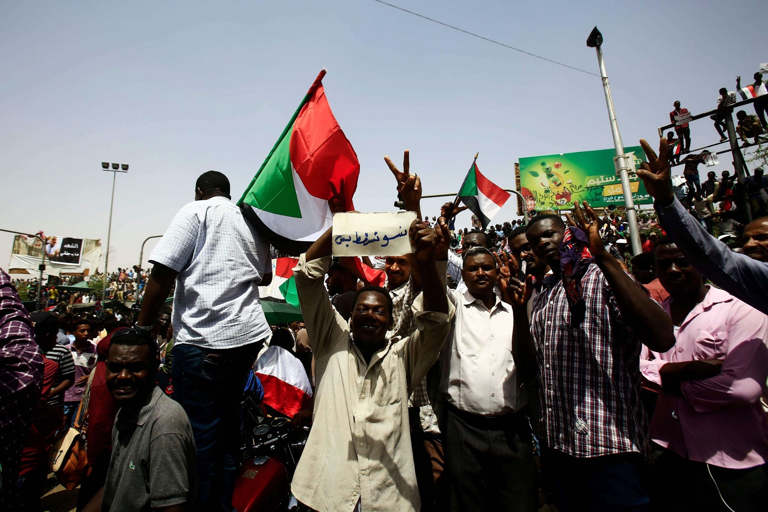 لم يصمد النظام الأكثر نجاحاً في السودان – إذا تمّ قياسه فقط من حيث البقاء في السلطة والبؤس الذي عاناه الشعب – للاحتفال بالذكرى الثلاثين لمجيئه إلى الحكم.
