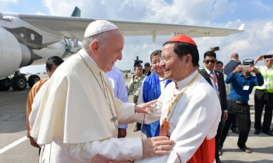 Pope meeting Suu Kyi on Myanmar refugee crisis amid outcry