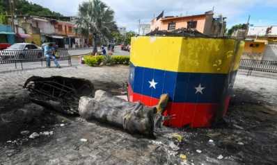 Venezuela protesters target Hugo Chávez statues amid disputed election