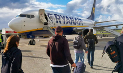 Ryanair mulls bigger bonus for spotting oversized bags Ryanair mulls bigger bonus for spotting oversized bags