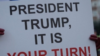 Exiled crown prince urges world to help protesters topple Iran’s government