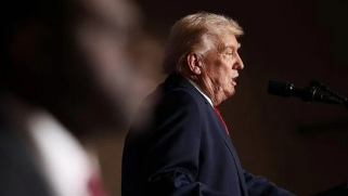 Trump says government will ‘de-escalate’ in Minnesota following Pretti shooting