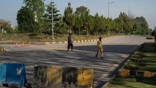 Trump says US will not lift Hormuz blockade until deal made with Iran