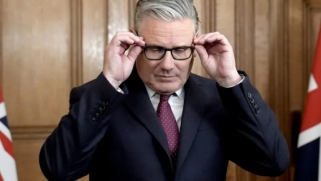 At a glance: Starmer grapples with leadership crisis