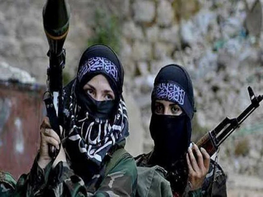 المجاهدات الجدد: لماذا تنضم النساء إلى تنظيم “داعش”؟