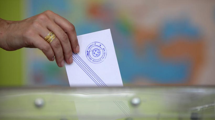 اليونانيون يصوتون في انتخابات “مصيرية”
