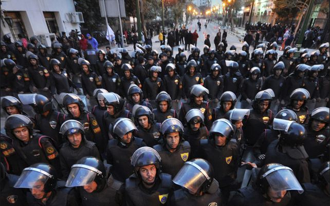 الفرصة الضائعة: السياسة وإصلاح الشرطة في مصر وتونس