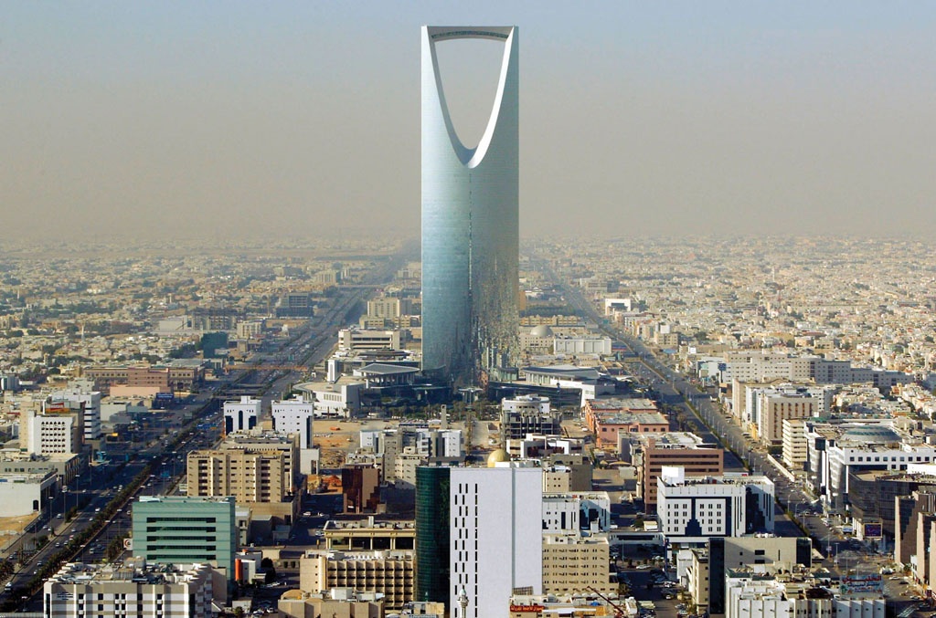 فاينانشيال تايمز: السعودية تواصل العمل بالمشاريع الكبيرة بالرغم من تراجع اسعار النفط