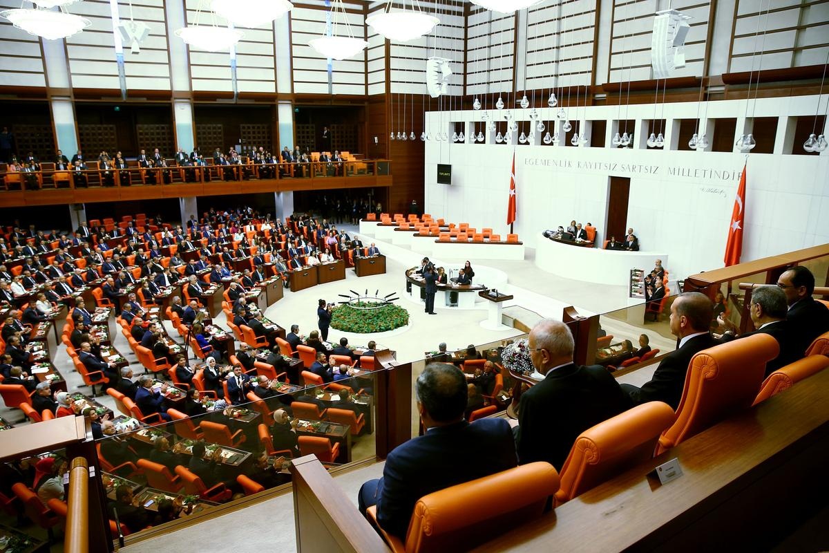 تركيا في “صيف ساخن”: مفاوضات لتشكيل البرلمان والحكومة.. والأكراد في تقدم ملحوظ