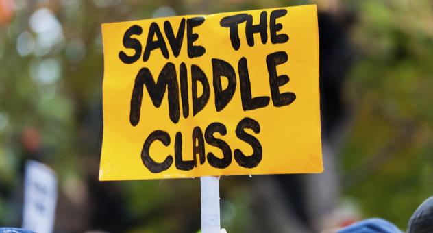 Fragile Global Middle Class هشاشة الطبقة الوسطى حول العالم