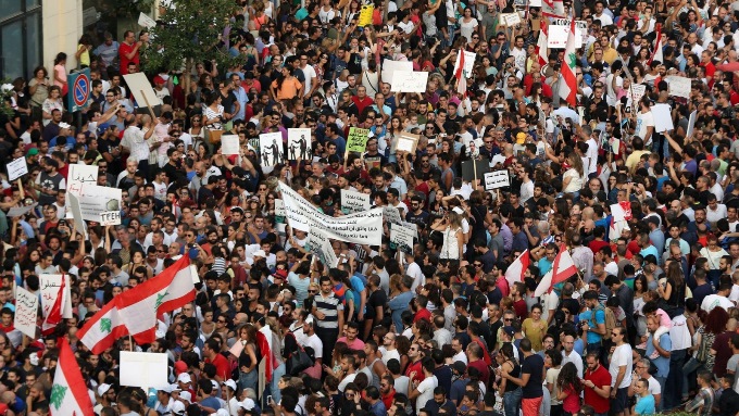 تداعيات الحراك الاجتماعي في لبنان وأبعاد الفراغ