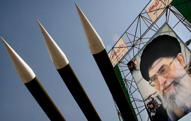 إيران تستعرض قوتها الصاروخية لتعزيز قدراتها الرادعة
