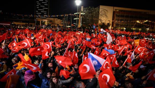 لماذا انتصر”العدالة والتنمية” في الانتخابات التركية؟
