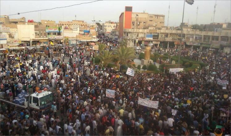 العبادي بين مطرقة المتظاهرين وسندان الساسة العراقيين