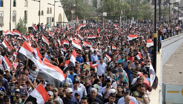 العراق: الفشل في الإصلاح يجعل مصير حكومة العبادي رهن التوازنات السياسية