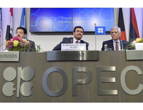 «أوبك» تواصل ممارسة سياسة «رفع اليد» عن إنتاج النفط