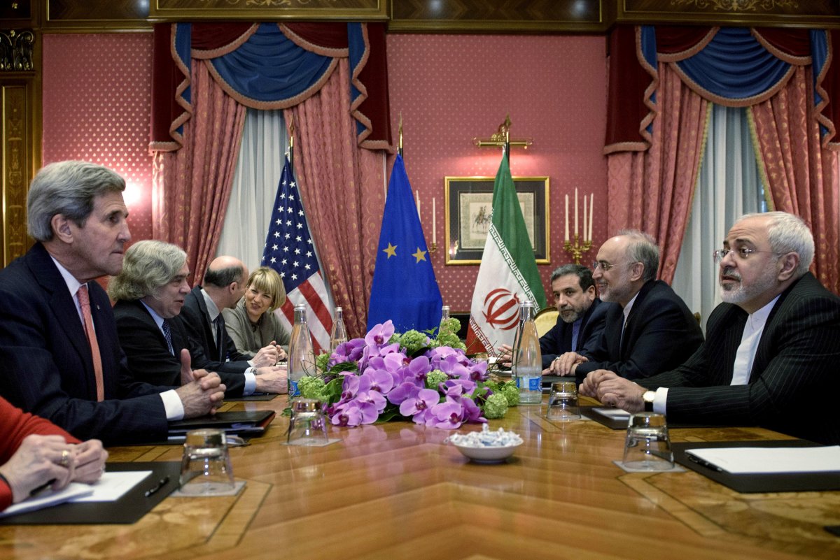 سنة على الاتفاق النووي الإيراني: التداعيات الاقتصادية والنووية، والإقليمية