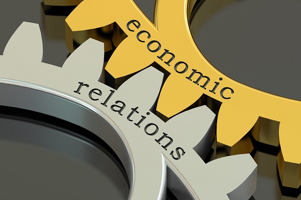 قيود التقارب: تداعيات تطبيع العلاقات الاقتصادية في الإقليم