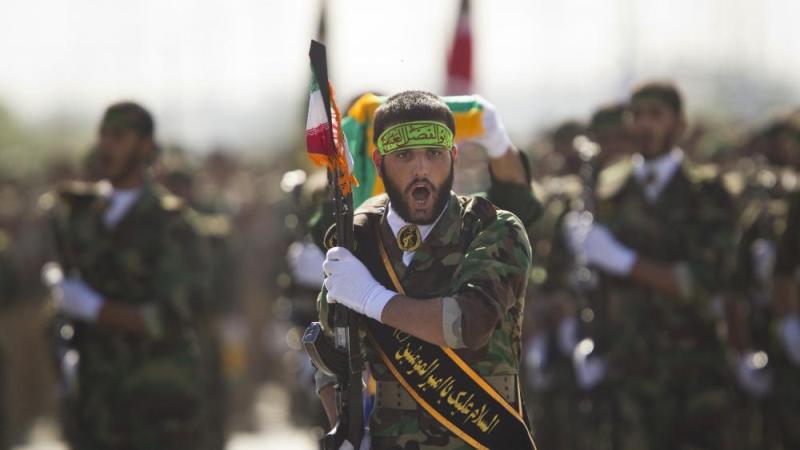 “جنود ثورة الخميني”.. كيف يسير الحرس الثوري الإيراني؟ وما دوره؟