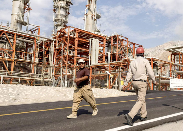 إيران تعرض اليوم مشروعات النفط والغاز بعقود جديدة
