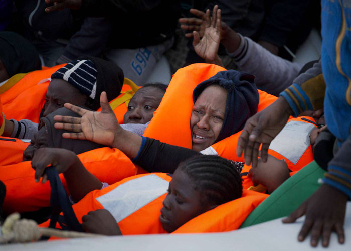 إسبانيا وإيطاليا تنقذان مئات المهاجرين قبالة سواحل ليبيا