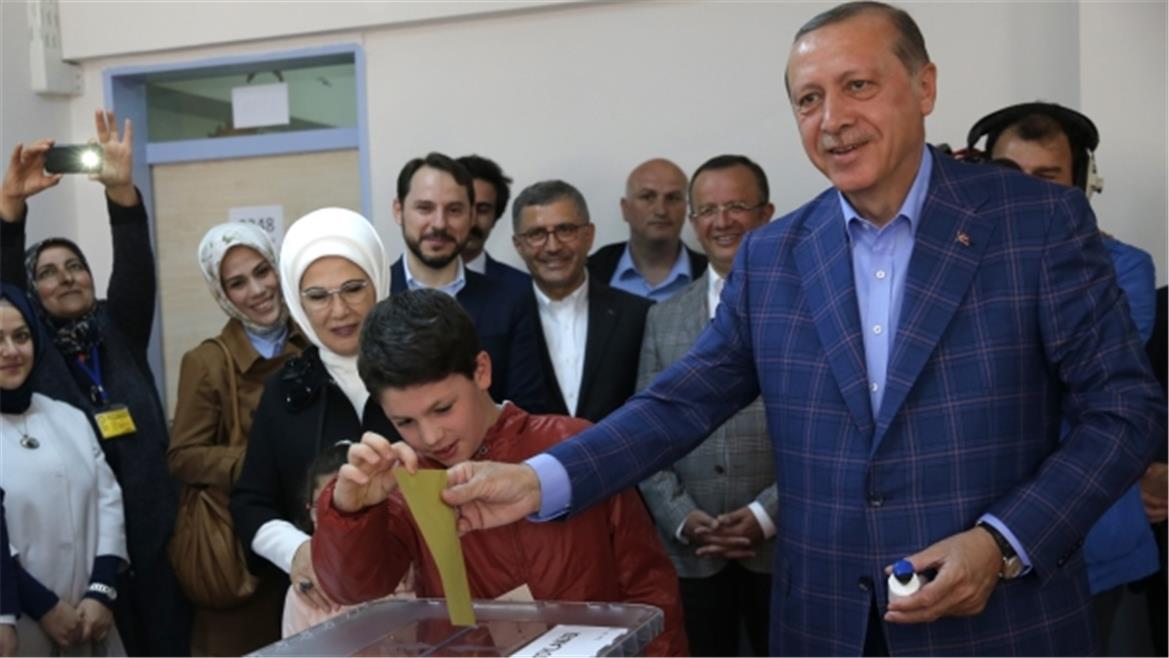دلالات التصويت بـ”نعم” على التعديلات الدستورية بتركيا وتداعياته