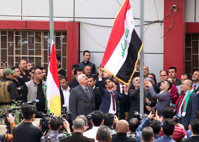 كركوك تتمرد على بغداد برفع علم الأكراد