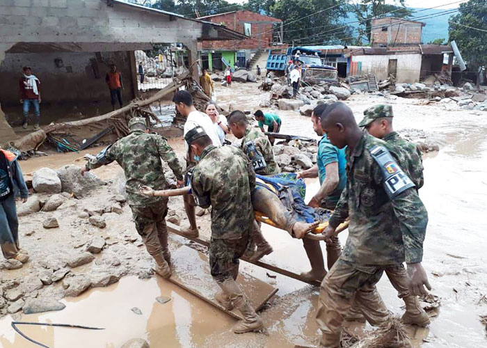عشرات القتلى في فيضانات بكولمبيا