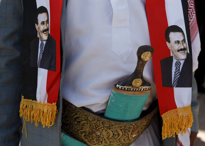 استقالة بن حبتور تفكك تحالف صالح والحوثيين