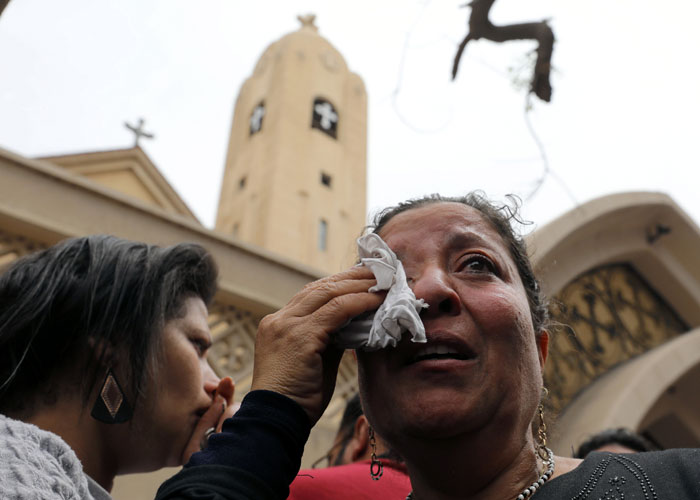 تفجير كنيستين يكشف العجز الأمني المكرر في مصر