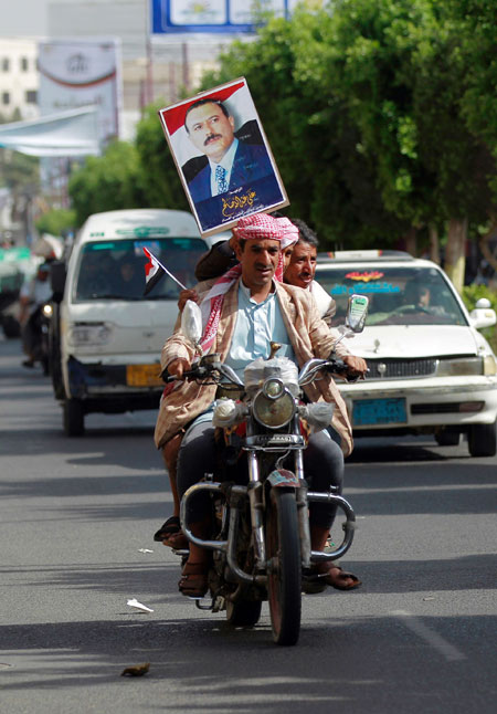 صراع بين الحوثيين والإخوان للاستحواذ على تركة حزب المؤتمر الشعبي في اليمن