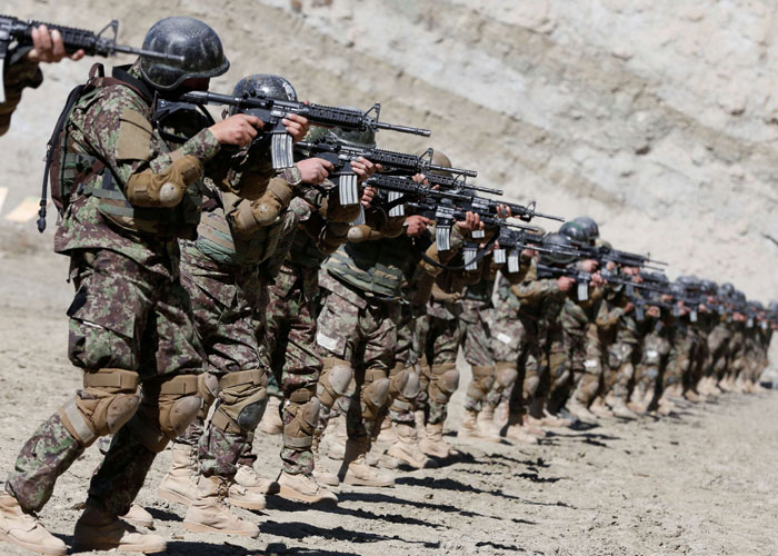 طالبان تستقبل ماتيس باستهداف قاعدة عسكرية أميركية أفغانية