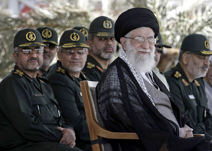 استعراض قوة إيراني ضد قوى سنية استرضاء للمتشددين قبل الانتخابات