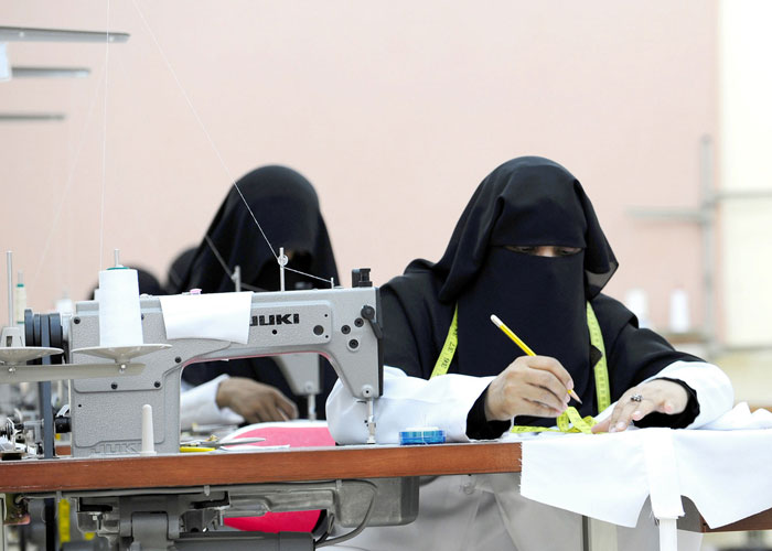الرياض تطلب من المؤسسات الحكومية سعودة وظائفها بالكامل