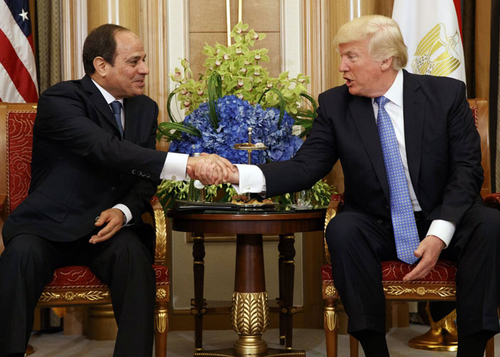 السيسي يستقطب ترامب خلال قمة الرياض لزيارة مصر