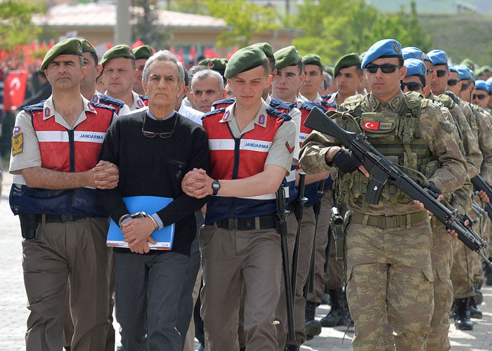 بدء محاكمات كبار الضباط في المحاولة الانقلابية بتركيا