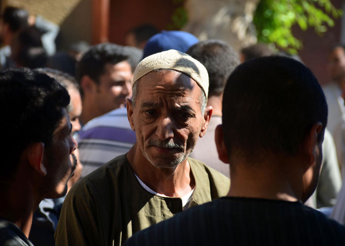 المتشددون يتسابقون على شق المجتمع المصري طائفيا، لكن المصريين صامدون