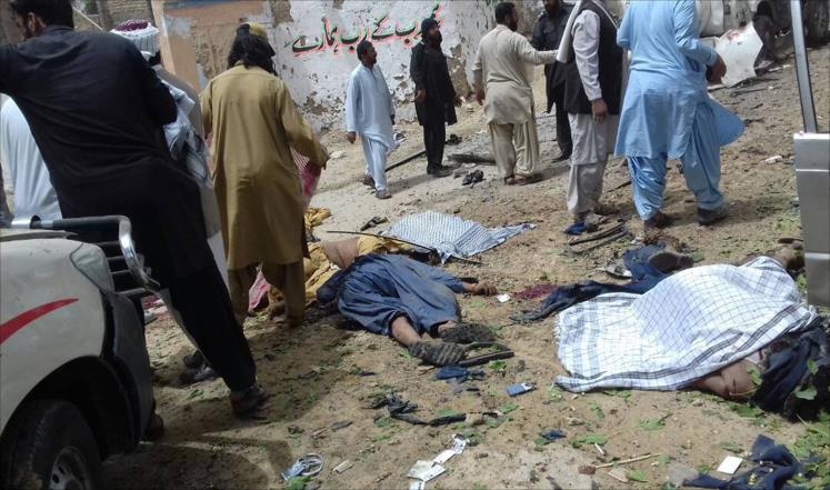 عشرات القتلى والجرحى بتفجير في باكستان