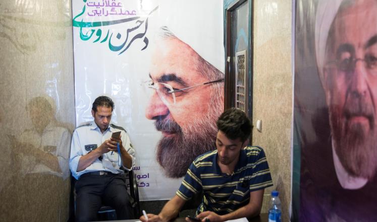 روحاني يُحذّر الحرس الثوري من التدخل بالانتخابات