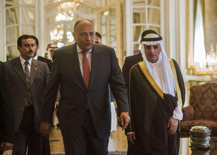 الجبير في القاهرة لتنسيق المواقف بشأن الأزمة مع قطر