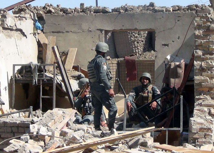 مقتل وإصابة العشرات في هجوم نفذته طالبان على مقر للشرطة الأفغانية