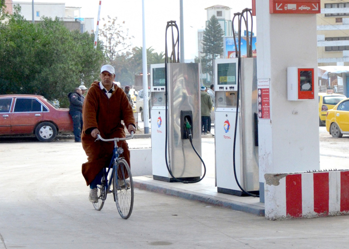 تونس ترفع أسعار الوقود وتلقي باللوم على الاحتجاجات