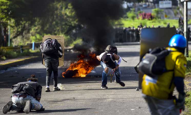 10 قتلى الأحد في فنزويلا في يوم الانتخابات وواشنطن تتوعد مادورو بعقوبات
