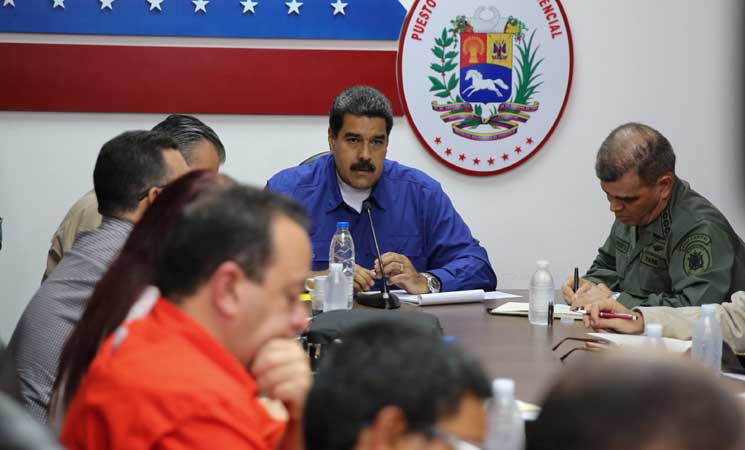الرئيس الأمريكي يهدد مادورو بـ”إجراءات اقتصادية” إذا شكّل الجمعية التأسيسية