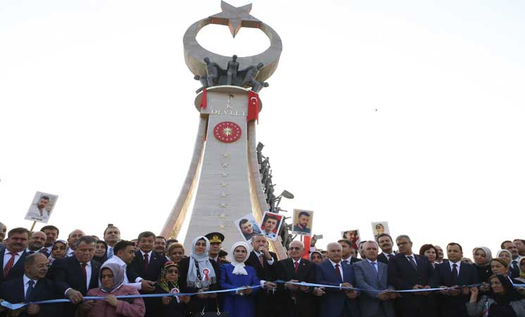 أردوغان يفتتح نصبًا لضحايا المحاولة الانقلابية في أنقرة
