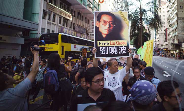الصين تدعو خبراء أجانب للمساعدة في علاج المعارض ليو
